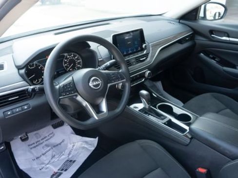 Used 2023 Nissan Altima 2.5 SV FWD image 11