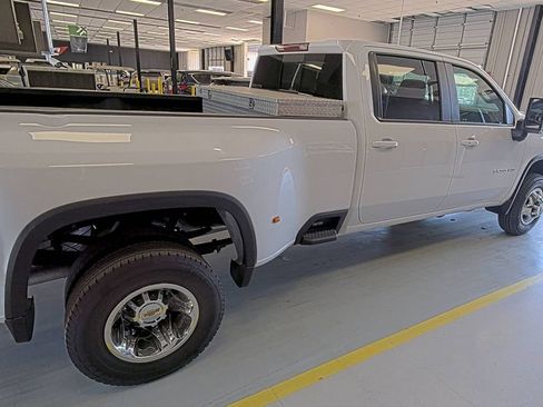 Used 2024 Chevrolet Silverado 3500 LT w/ Convenience Package image 5