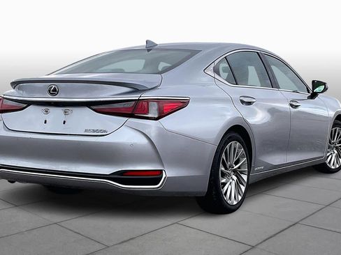 Used 2022 Lexus ES 300h w/ Luxury Package image 11