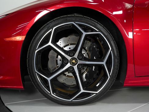 Used 2021 Lamborghini Huracan EVO image 16