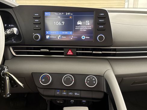 Used 2022 Hyundai Elantra SE FWD image 19