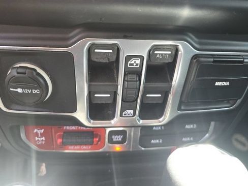 Used 2018 Jeep Wrangler Unlimited Rubicon AWD/4WD image 8