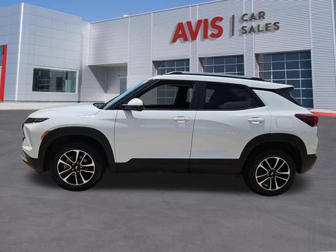 Used 2025 Chevrolet TrailBlazer LT AWD/4WD image 2
