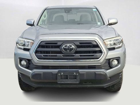 Certified 2018 Toyota Tacoma SR5 image 3