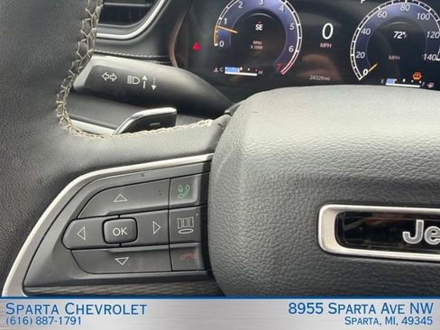 Used 2024 Jeep Grand Cherokee Altitude AWD/4WD image 19