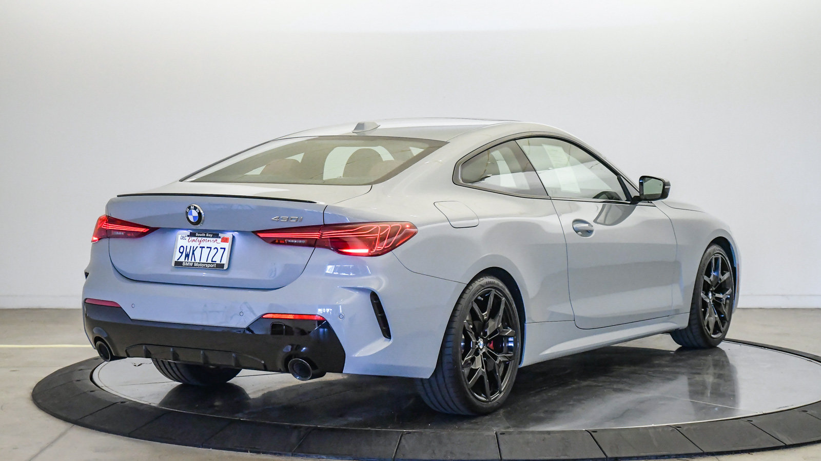 Used 2026 BMW 430i Coupe w/ M Sport Package RWD image 5