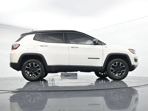 Used 2019 Jeep Compass Trailhawk w/ Popular Equipment Group AWD/4WD image 35