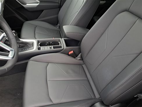 New 2025 Audi Q3 2.0T Premium image 18