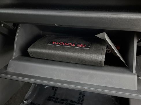 Used 2022 Toyota RAV4 XLE image 35