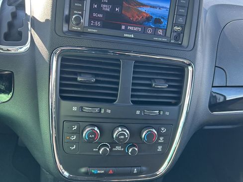 Used 2019 Dodge Grand Caravan SE image 16