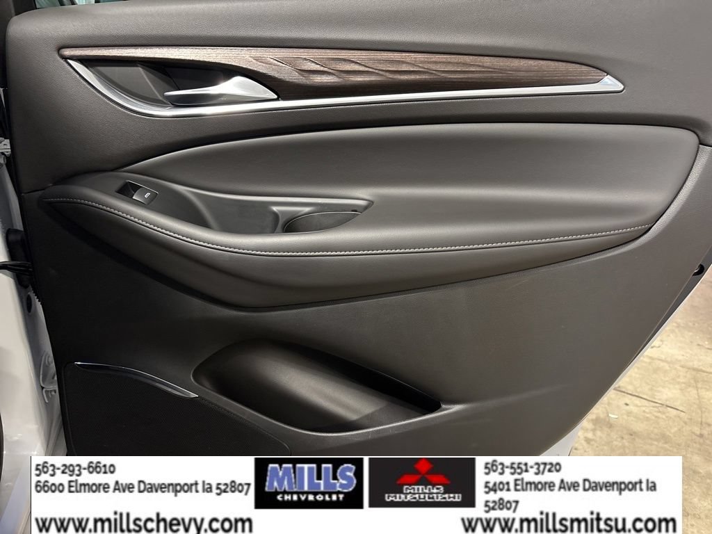 Used 2024 Buick Enclave Avenir w/ Avenir Technology Package AWD/4WD image 16