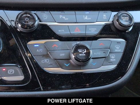 Used 2026 Chrysler Voyager LX FWD image 20