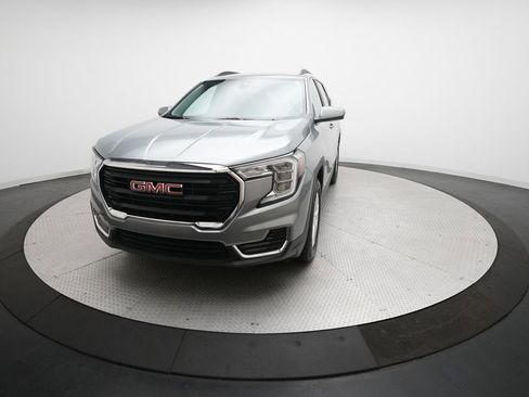 Used 2024 GMC Terrain SLE w/ Driver Convenience Package image 12