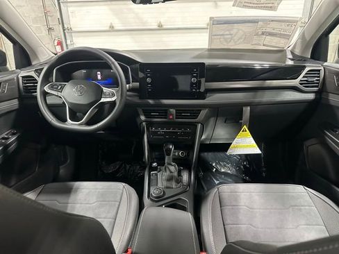 New 2026 Volkswagen Taos SE image 17