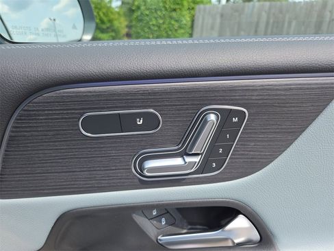 New 2026 Mercedes-Benz GLB 250 4MATIC image 17