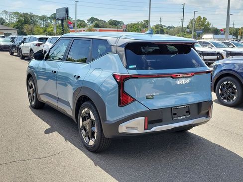 New 2027 Kia Seltos S FWD image 4