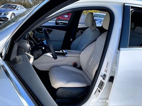 Certified 2025 Mercedes-Benz GLC 300 image 8