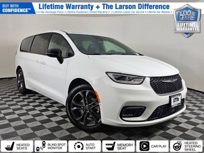 New 2026 Chrysler Pacifica Select