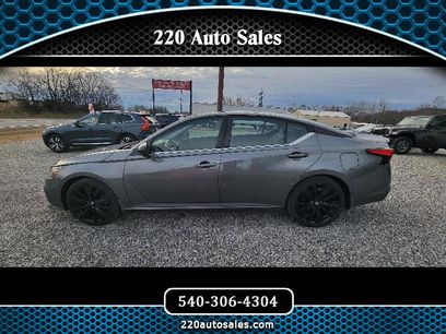 Used 2022 Nissan Altima 2.5 SR w/ Midnight Edition Package