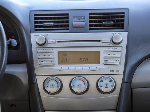 Used 2010 Toyota Camry LE image 14