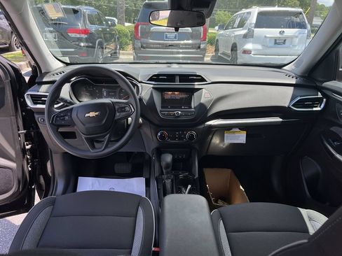 Used 2023 Chevrolet TrailBlazer LT FWD image 31