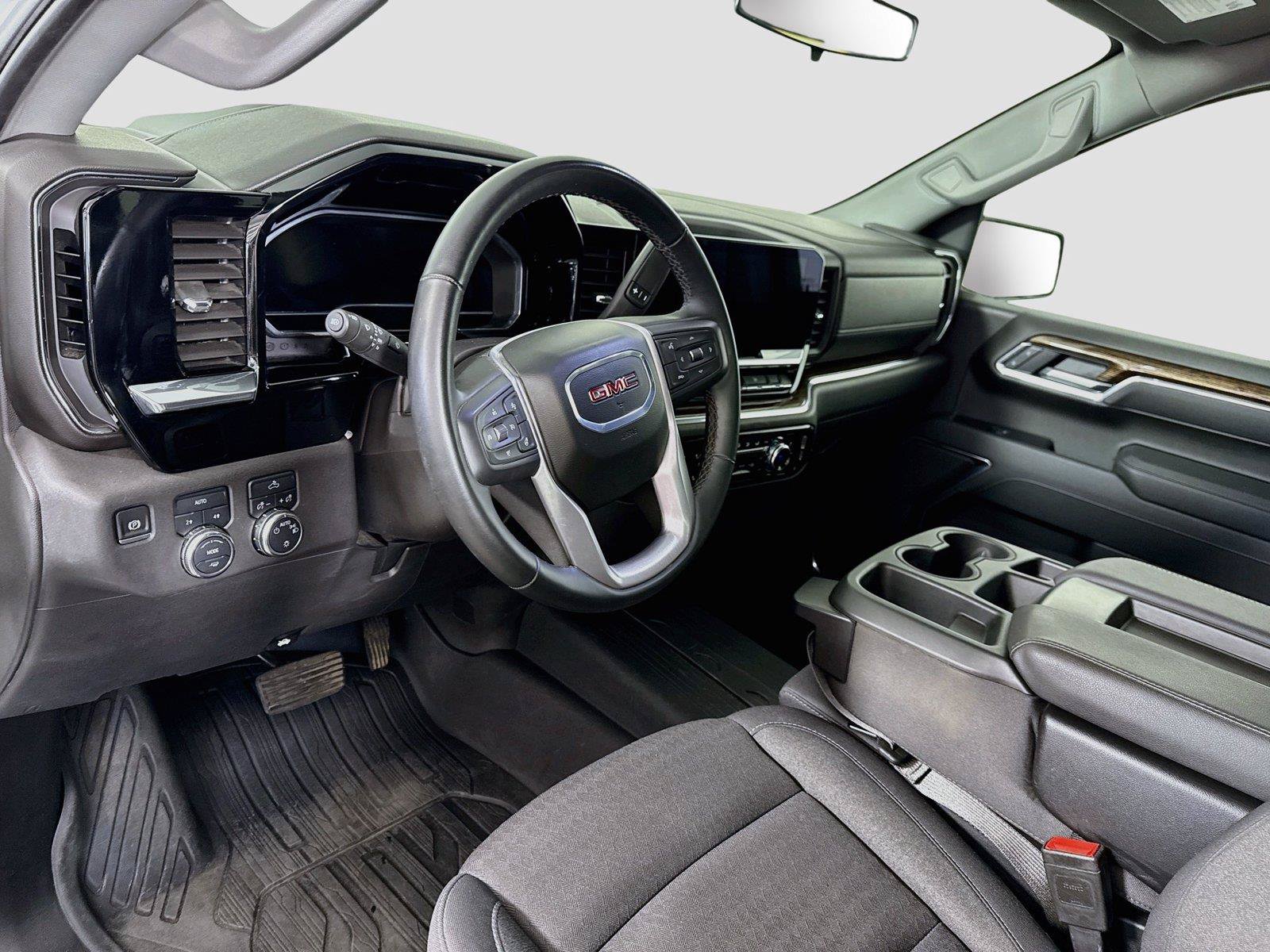 Used 2025 GMC Sierra 1500 SLE AWD/4WD image 3