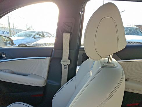 Certified 2024 Genesis G70 3.3T Advanced image 17