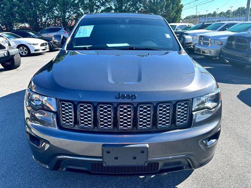 Used 2020 Jeep Grand Cherokee Altitude image 2