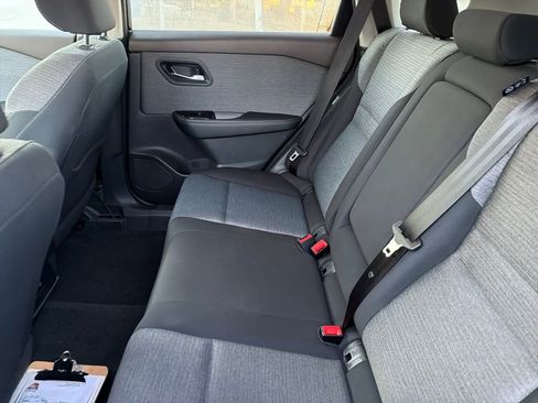 Used 2023 Nissan Rogue SV image 32