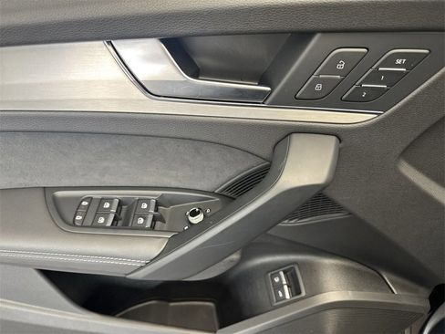 Certified 2024 Audi Q5 e Premium Plus image 13