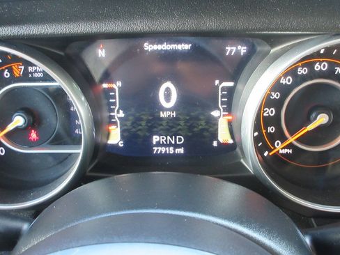 Used 2018 Jeep Wrangler Unlimited Sahara w/ LED Lighting Group AWD/4WD image 37