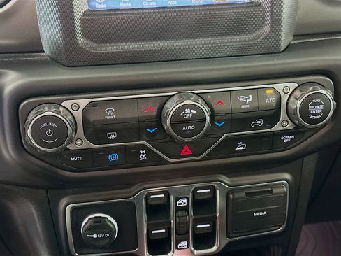 Used 2023 Jeep Wrangler Unlimited AWD/4WD image 22