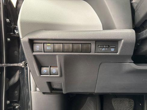 Certified 2023 Toyota Sienna XSE image 38