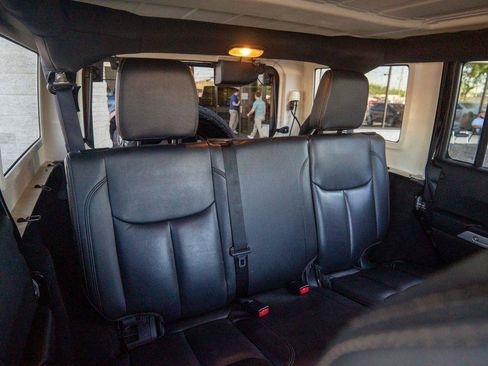 Used 2016 Jeep Wrangler Unlimited Sahara w/ Connectivity Group AWD/4WD image 24