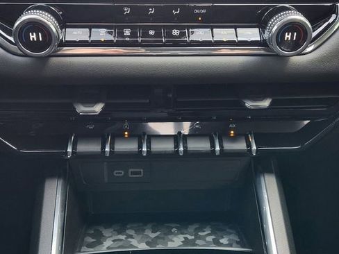 New 2025 GMC Canyon Elevation w/ Convenience Package image 15