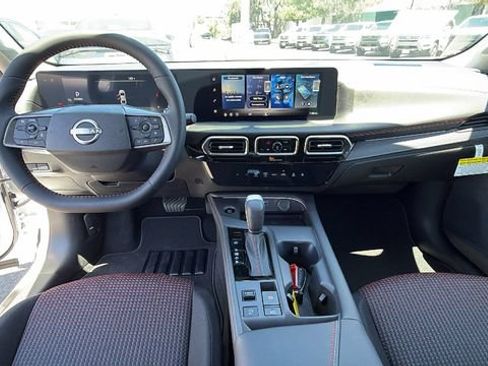 New 2026 Nissan Sentra SR w/ Floor Mat Package FWD image 18