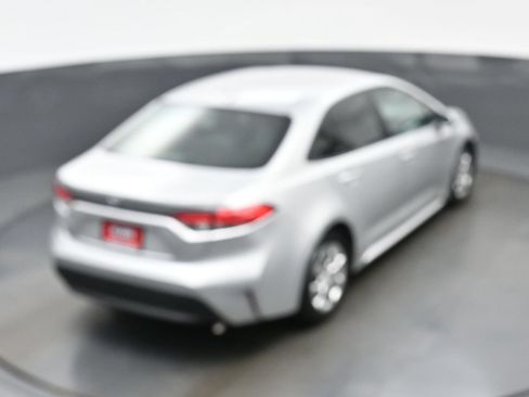 Used 2025 Toyota Corolla LE FWD image 38