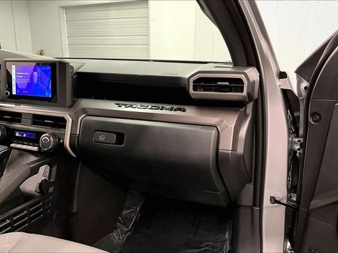 Used 2025 Toyota Tacoma SR5 AWD/4WD image 18