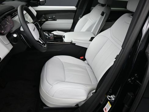 Used 2026 Land Rover Range Rover Sport SE image 5