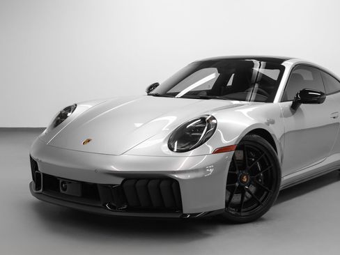 Certified 2025 Porsche 911 Carrera GTS RWD image 7