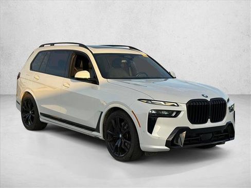 Used 2023 BMW X7 xDrive40i w/ M Sport Package image 3