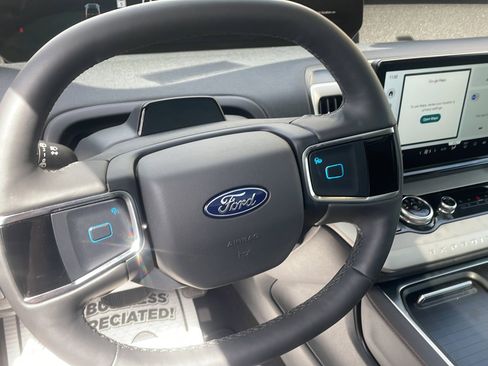 Used 2025 Ford Expedition Max Active AWD/4WD image 13