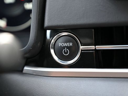 Used 2023 Mitsubishi Outlander SE image 28