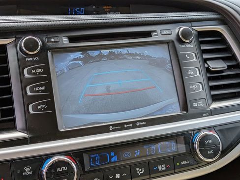 Used 2017 Toyota Highlander XLE image 23