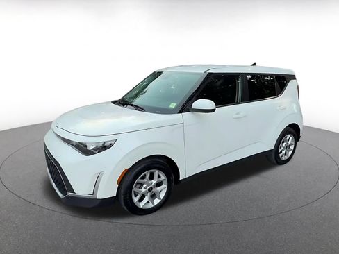 Used 2025 Kia Soul LX w/ LX Technology Package FWD image 8
