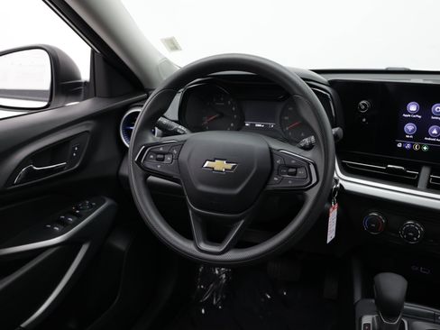 Used 2025 Chevrolet Trax LS FWD image 28