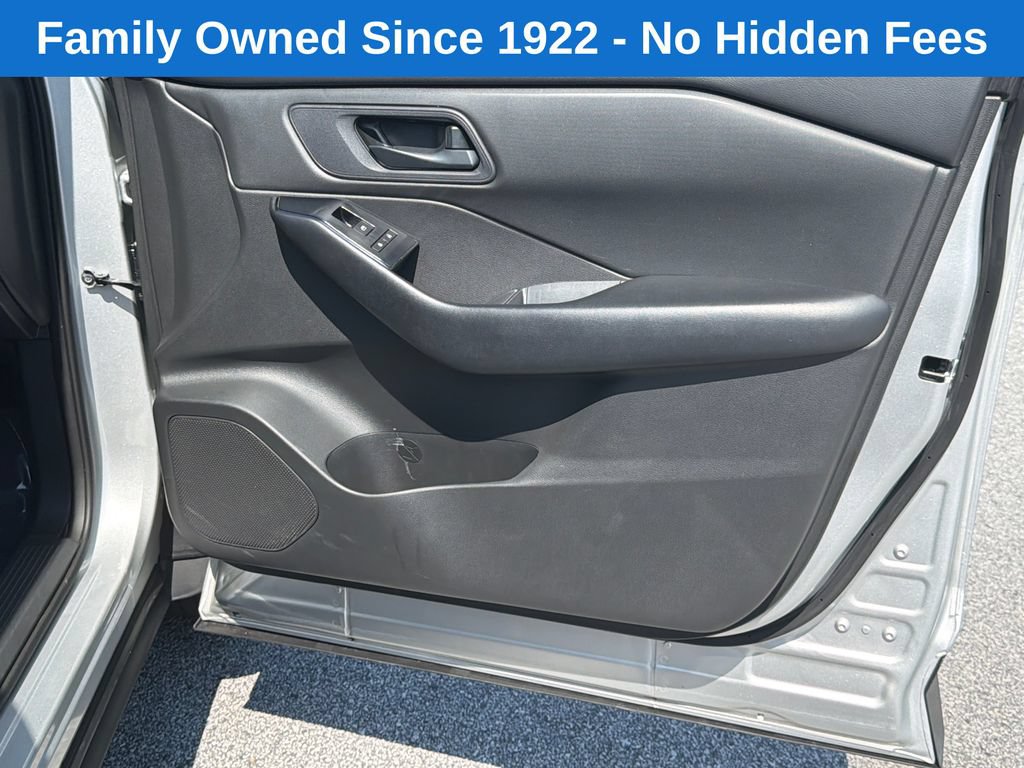 Used 2024 Nissan Rogue S AWD/4WD image 14