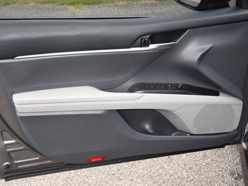 Used 2023 Toyota Camry LE image 10