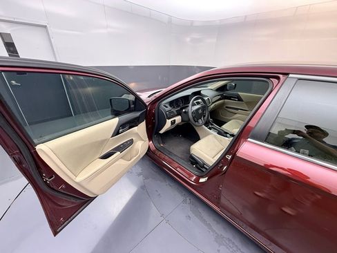 Used 2016 Honda Accord LX image 10