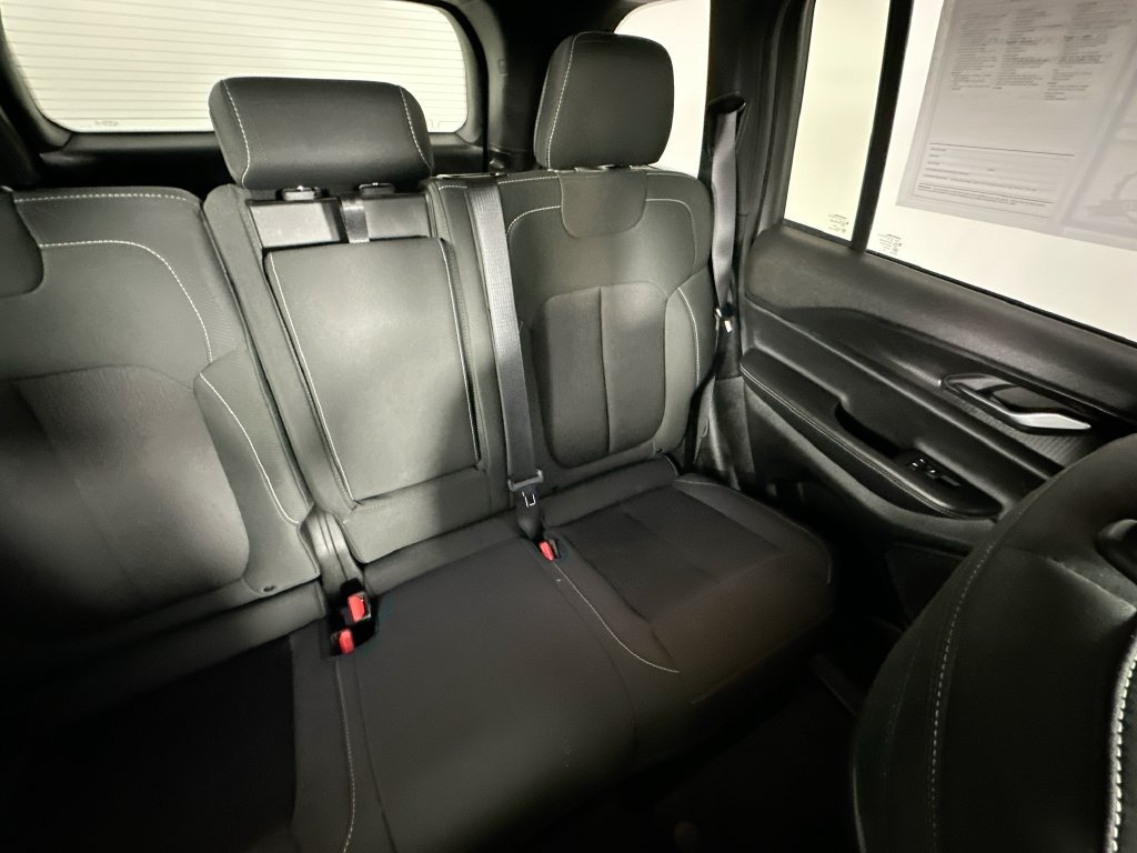 Used 2025 Jeep Grand Cherokee Laredo X RWD image 14